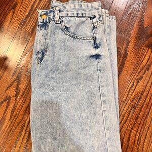 Light washed baggy jeans